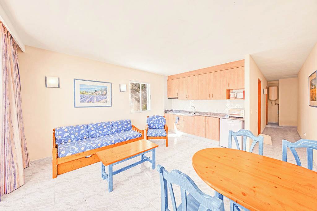 PMI_3304_Vista_Club_Apartments_0724_03.jpg