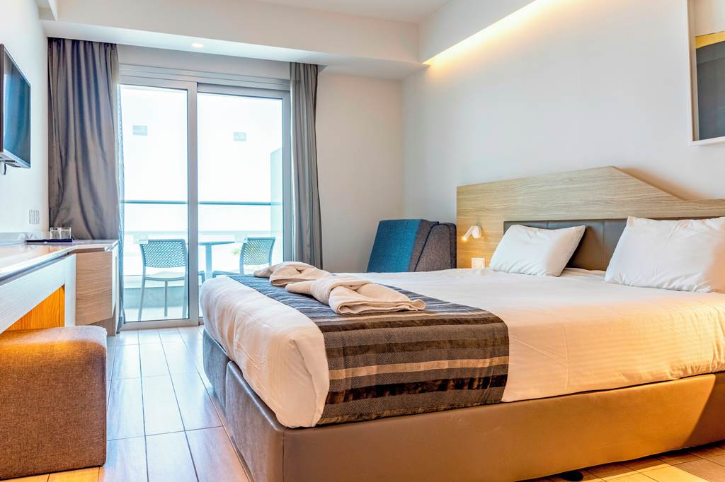 LCA_74273_Evalena_Beach_Hotel_0719_22.jpg