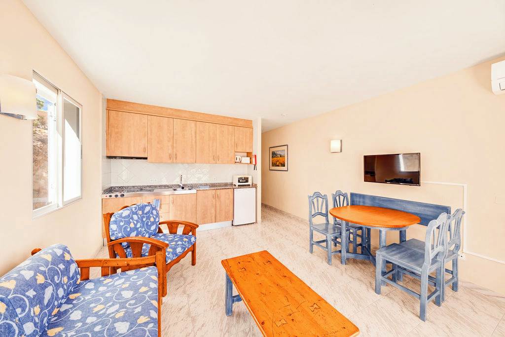 PMI_3304_Vista_Club_Apartments_0724_04.jpg