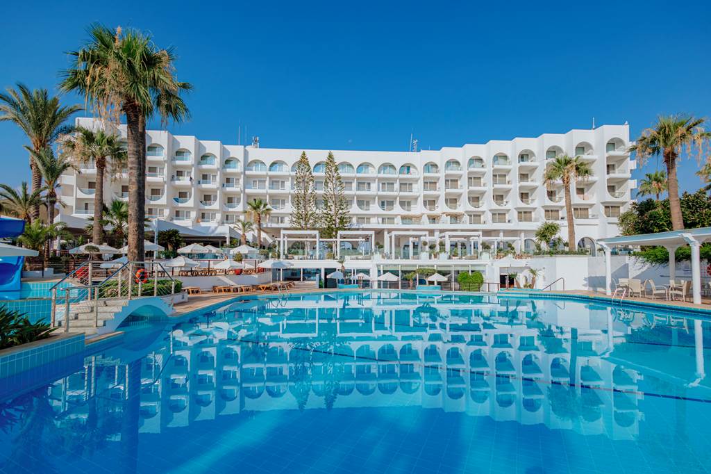 LCA_70547_Golden_Coast_Beach_Hotel_0724_05.jpg