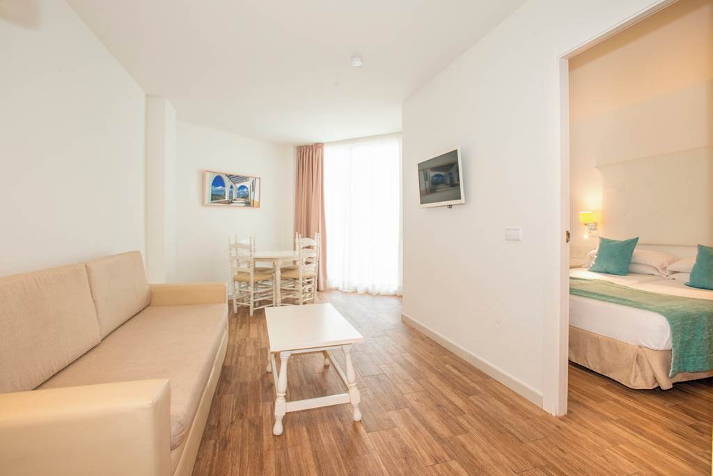 PMI_26_FERGUS_Style_Cala_Blanca_Suites_0723_32.jpg