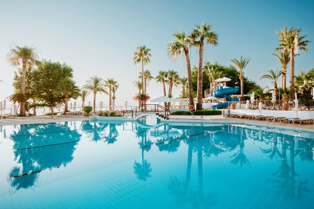 LCA_70547_Golden_Coast_Beach_Hotel_0822_03.jpg