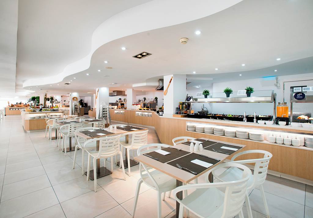 PMI_26_FERGUS_Style_Cala_Blanca_Suites_0723_16.jpg