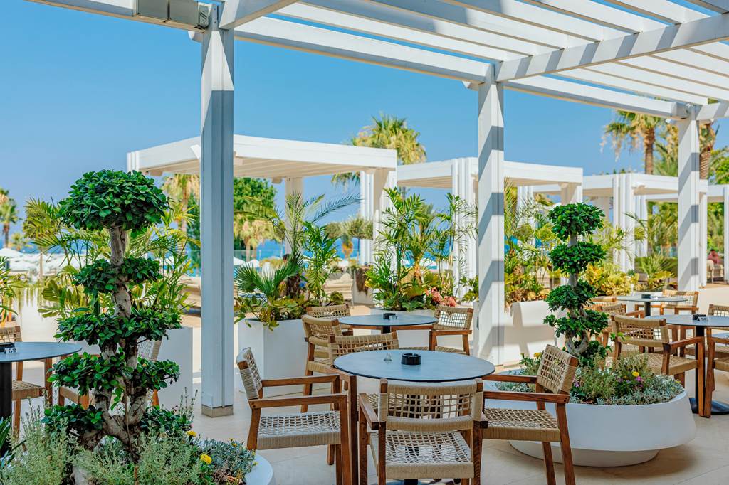 LCA_70547_Golden_Coast_Beach_Hotel_0724_01.jpg