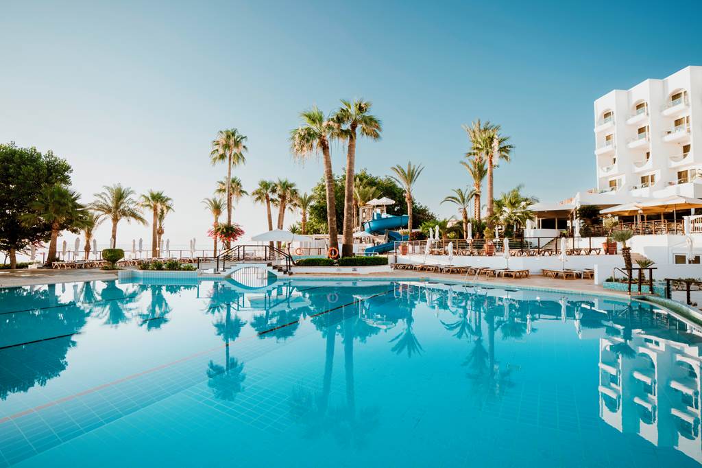 LCA_70547_Golden_Coast_Beach_Hotel_0822_02.jpg