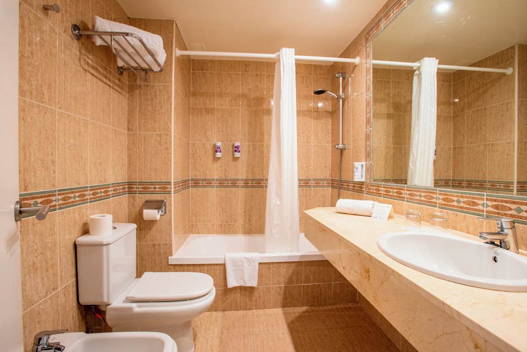 PMI_26_FERGUS_Style_Cala_Blanca_Suites_0723_34.jpg