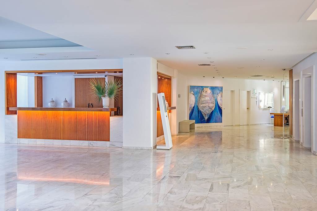 LCA_70519_Grecian_Sands_Hotel_0923_43.jpg