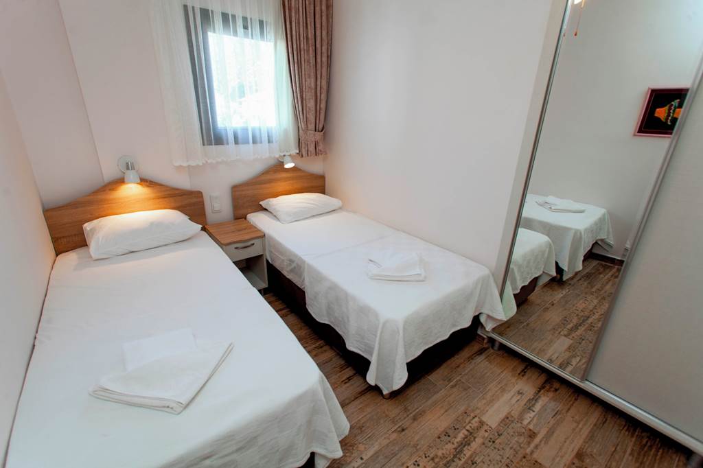 DLM_88854_Diplomat_Suites_0125_12.jpg