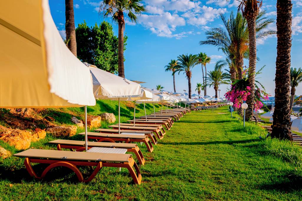 LCA_70547_Golden_Coast_Beach_Hotel_0924_01.jpg