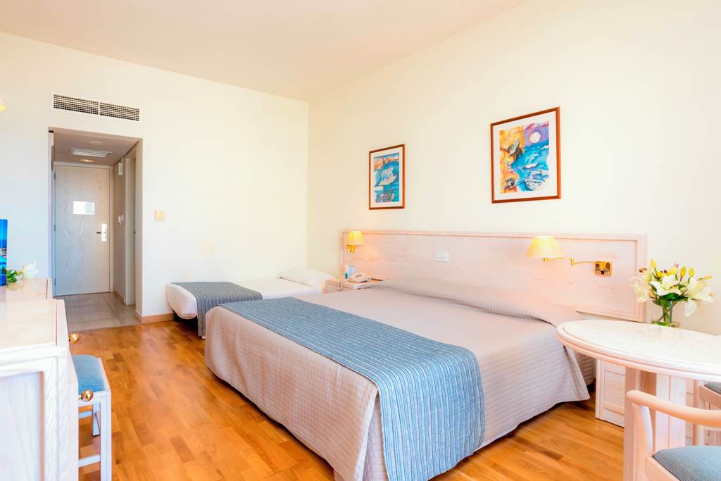 LCA_70547_Golden_Coast_Beach_Hotel_1123_07.jpg