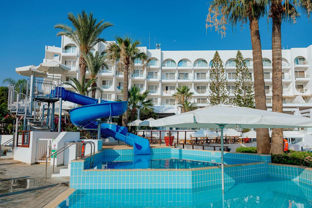 LCA_70547_Golden_Coast_Beach_Hotel_0724_08.jpg