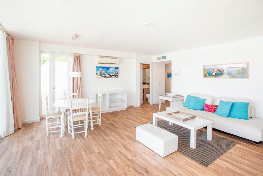 PMI_26_FERGUS_Style_Cala_Blanca_Suites_0723_31.jpg