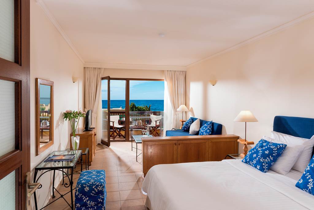 HER_87894_Aquila_Rithymna_Beach_0824_25.jpg