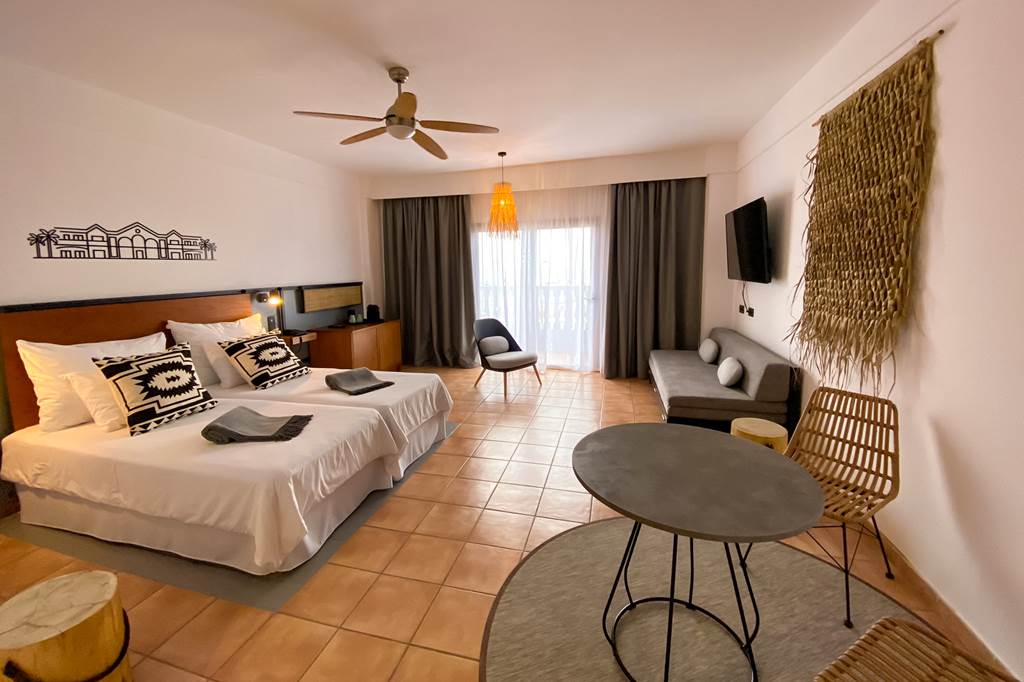 FUE_73337_Coral_Cotillo_Beach_0222_02.jpg