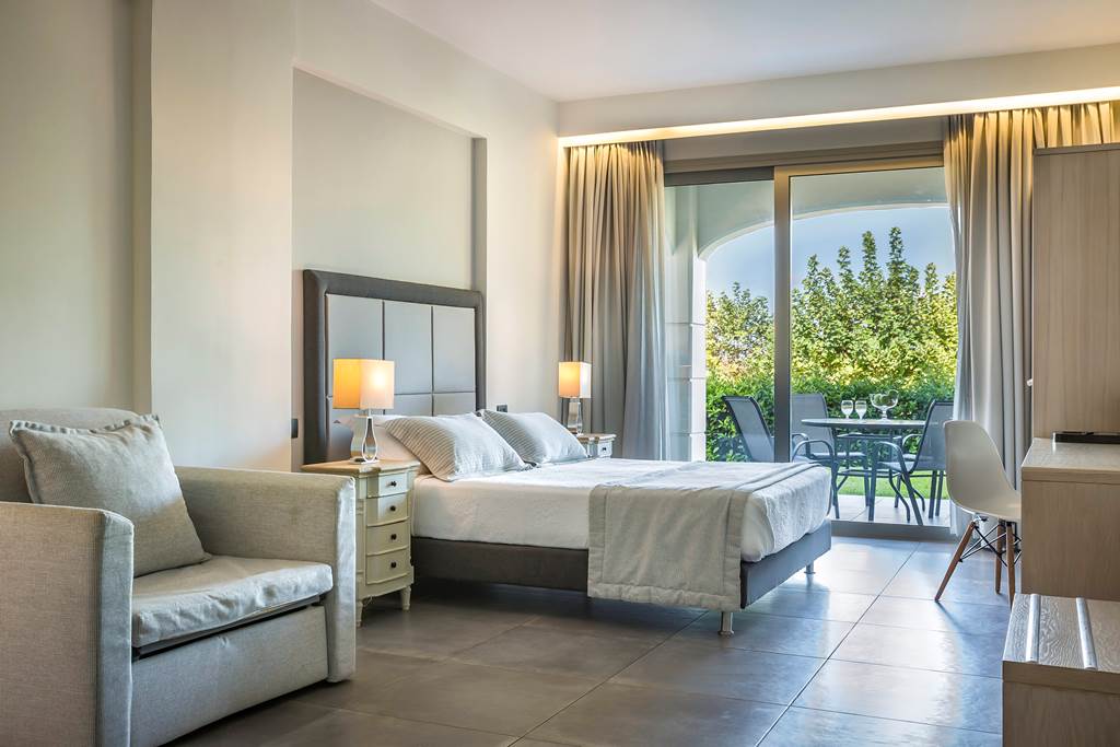 EFL_72301_Astra_Village_Hotel_&_Suites_0321_01.jpg