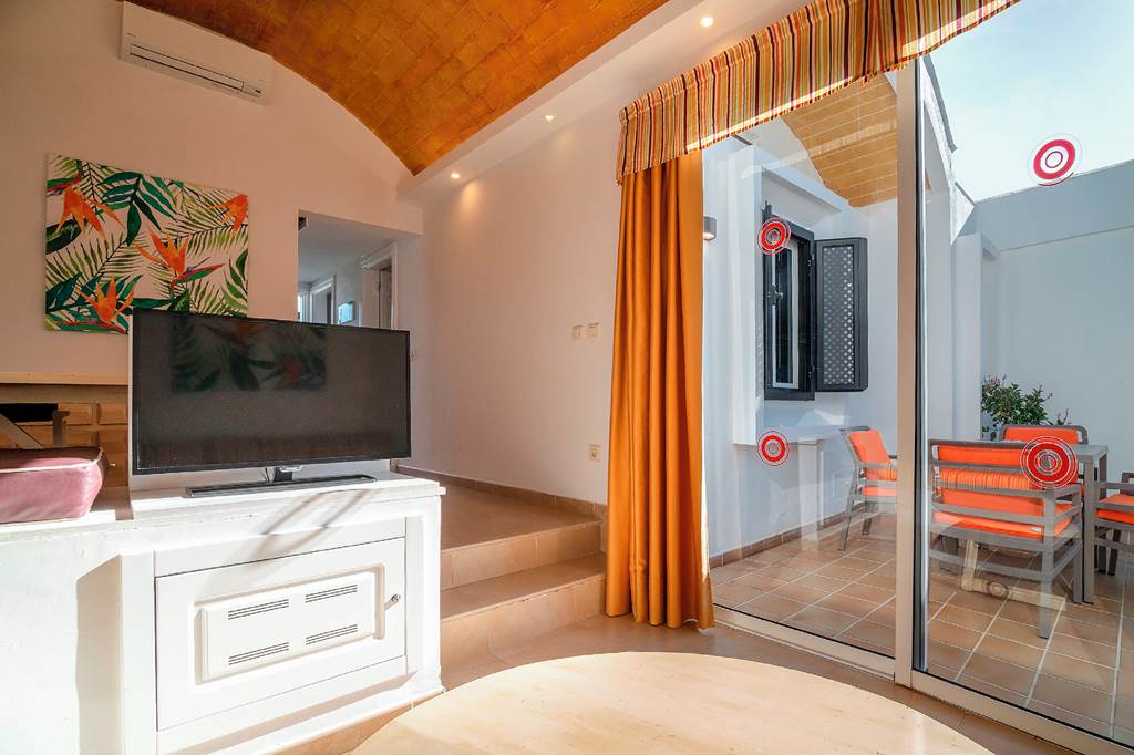 LPA_70005_Cordial_Biarritz_Bungalows_1024_03.jpg