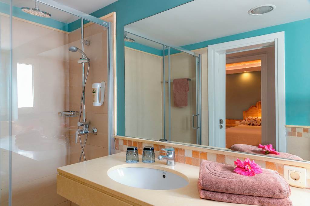 LPA_70005_Cordial_Biarritz_Bungalows_0522_03.jpg