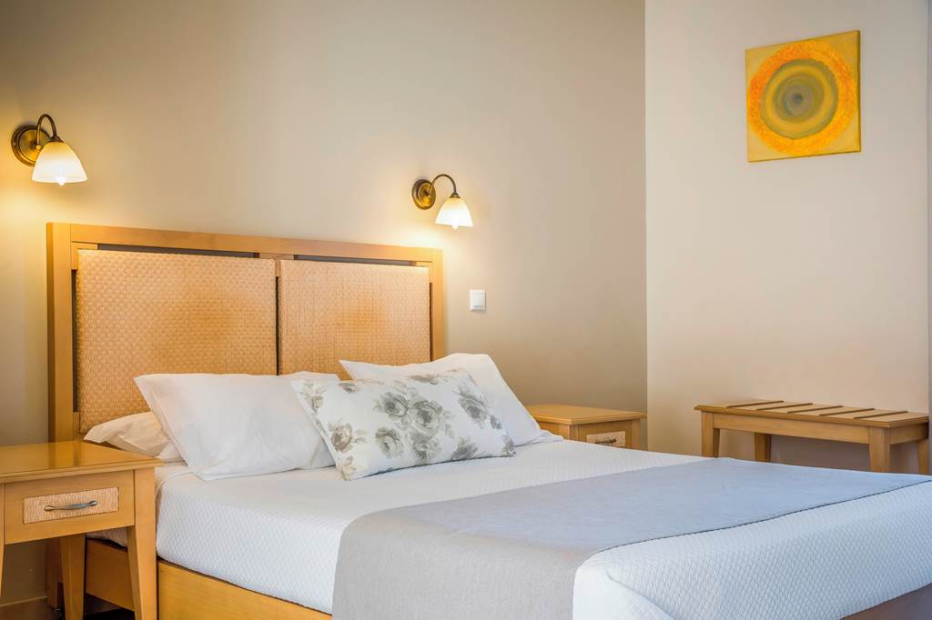 EFL_72301_Astra_Village_Hotel_&_Suites_0723_01.jpg