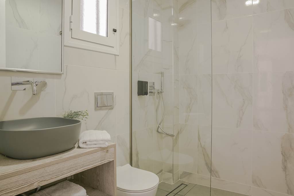 EFL_72301_Astra_Village_Hotel_&_Suites_0622_14.jpg