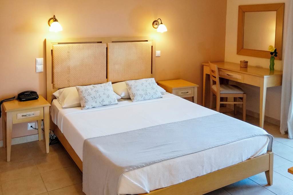 EFL_72301_Astra_Village_Hotel_&_Suites_0522_15.jpg