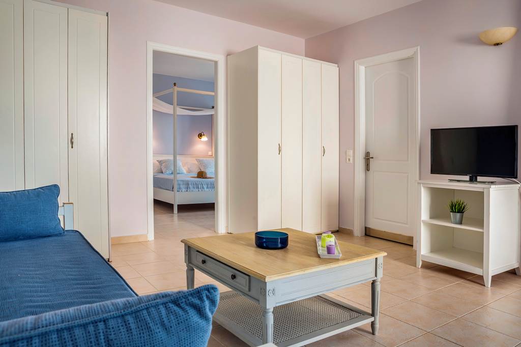 EFL_72301_Astra_Village_Hotel_&_Suites_0522_12.jpg