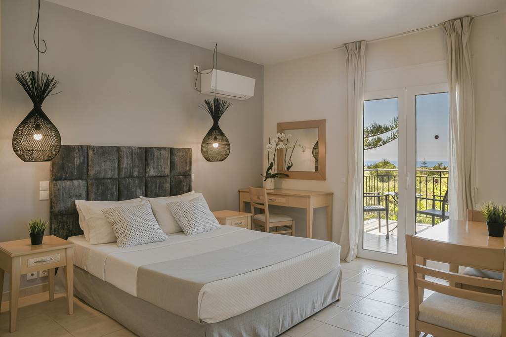 EFL_72301_Astra_Village_Hotel_&_Suites_0622_03.jpg