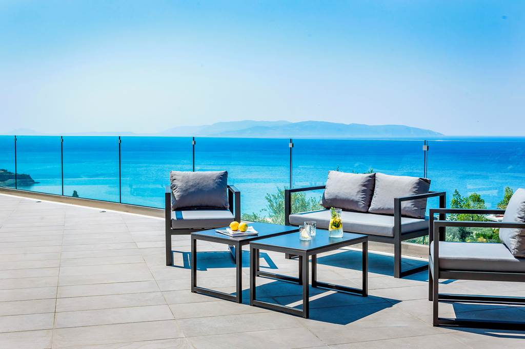 EFL_81825_Villa_Sun_Sea_0120_06.jpg