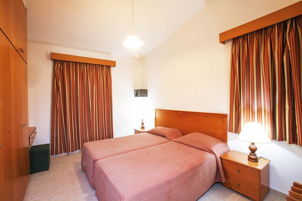 PFO_75646_Kotsias_Villas_3Bed_SSV_0417_04.jpg