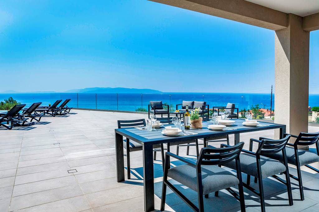 EFL_81825_Villa_Sun_Sea_0120_05.jpg