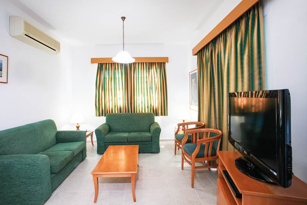 PFO_75646_Kotsias_Villas_3Bed_SSV_0417_05.jpg