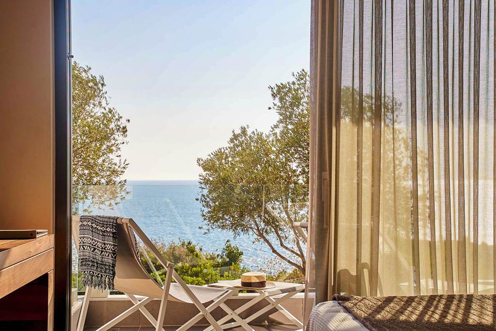EFL_73517_White_Rocks_Hotel_&_Bungalows_1120_01.jpg