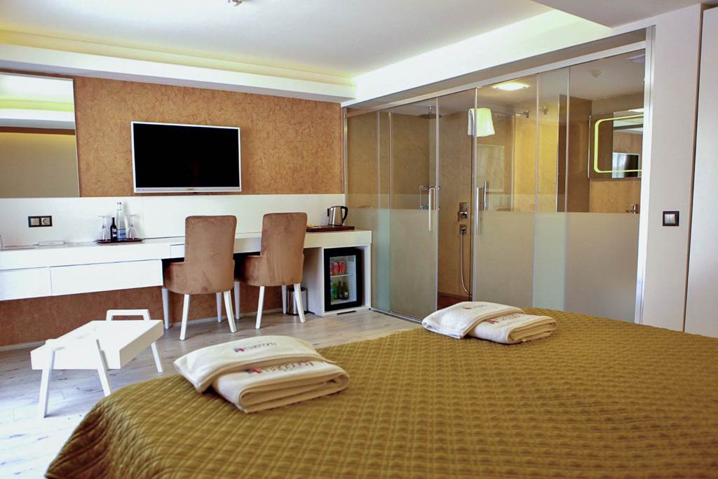 DLM_86042_Rhapsody_Hotel_&_Spa_1123_02.jpg