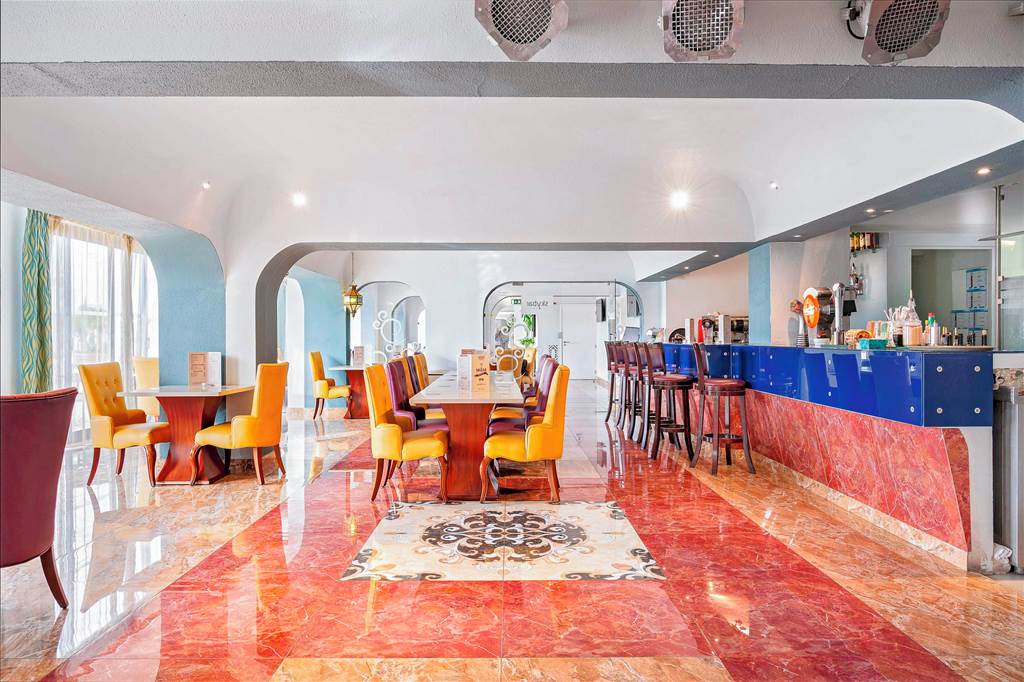 FAO_71804_Oura_View_Beach_Club_0922_01.jpg