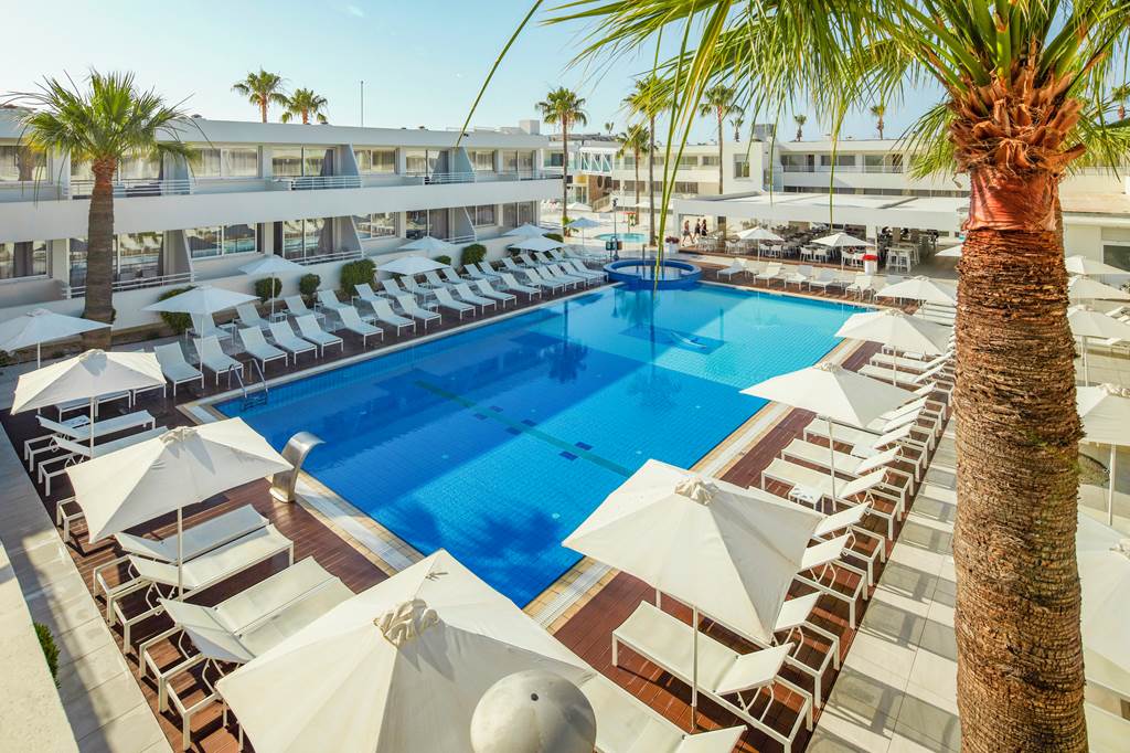 LCA_83144_Melpo_Antia_Luxury_Apartments_&_Suites_0721_04.jpg