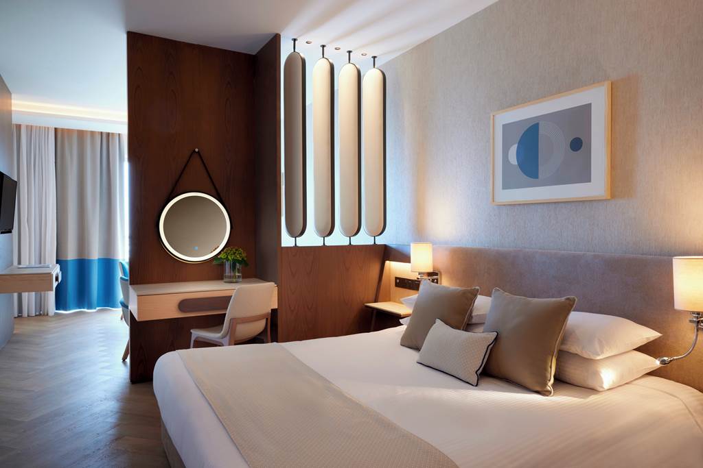 PFO_3329_Mediterranean_Beach_Hotel_0323_05.jpg