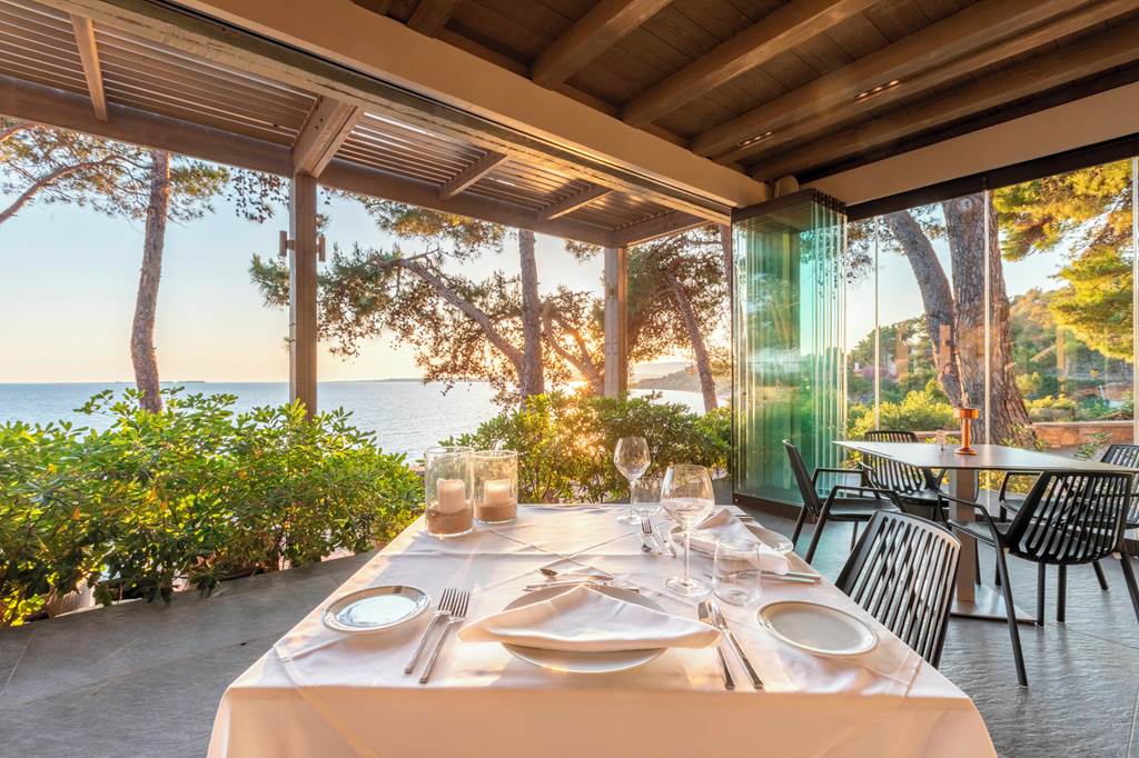 EFL_73517_White_Rocks_Hotel_&_Bungalows_0619_02.jpg