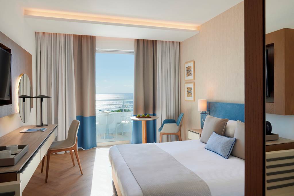 PFO_3329_Mediterranean_Beach_Hotel_0323_12.jpg