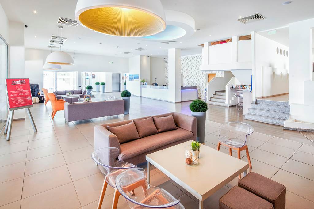 LCA_83144_Melpo_Antia_Luxury_Apartments_&_Suites_0721_02.jpg