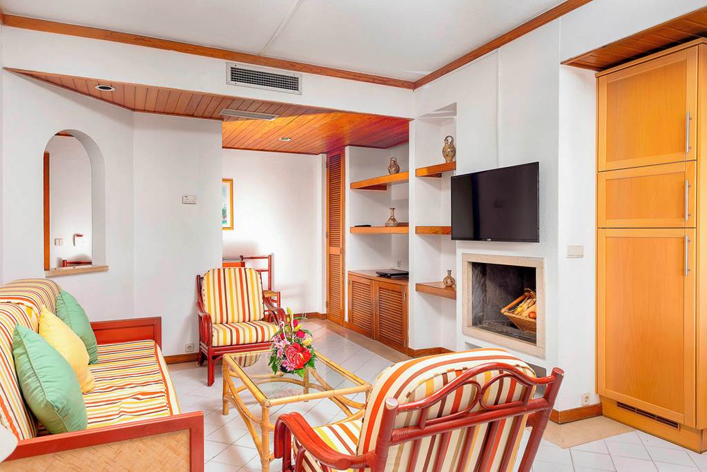 FAO_71802_Ourapraia_Hotel_Apartments_0922_23.jpg