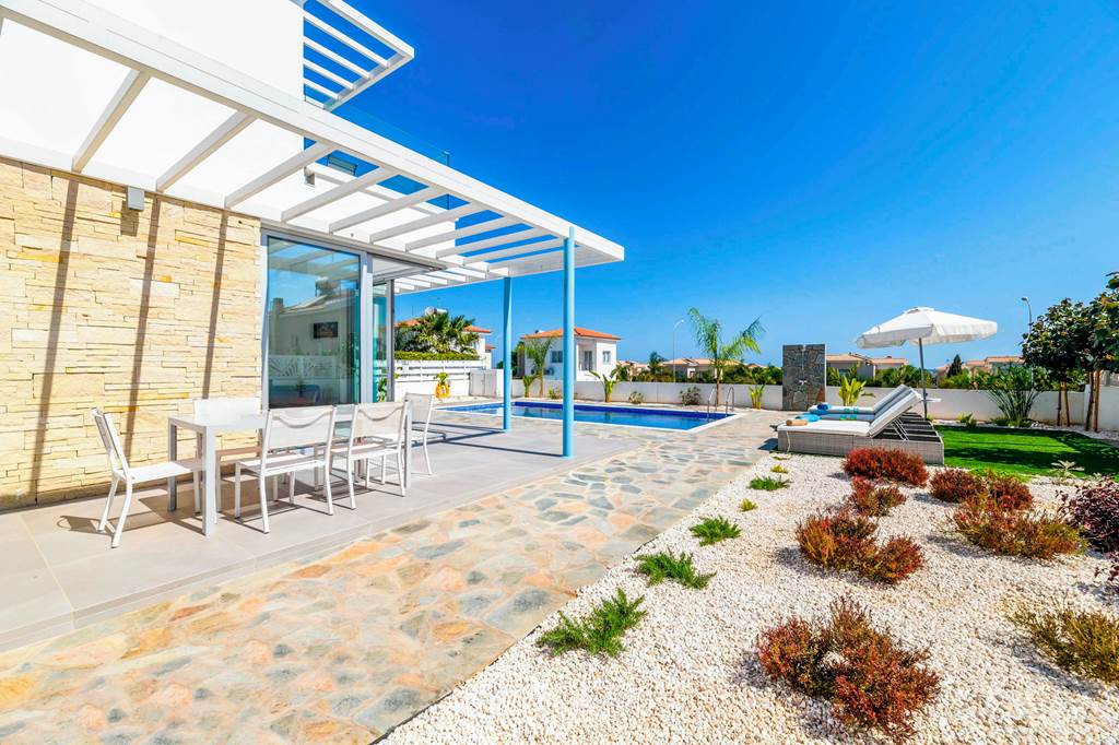 LCA_89166_Mylos_Lifestyle_Seaview_Villa_15_0325_02.jpg