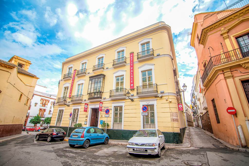 XRY_88401_Petit_Palace_Santa_Cruz_1124_15.jpg