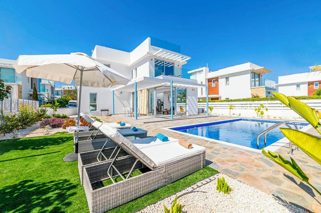 LCA_89166_Mylos_Lifestyle_Seaview_Villa_15_0325_01.jpg