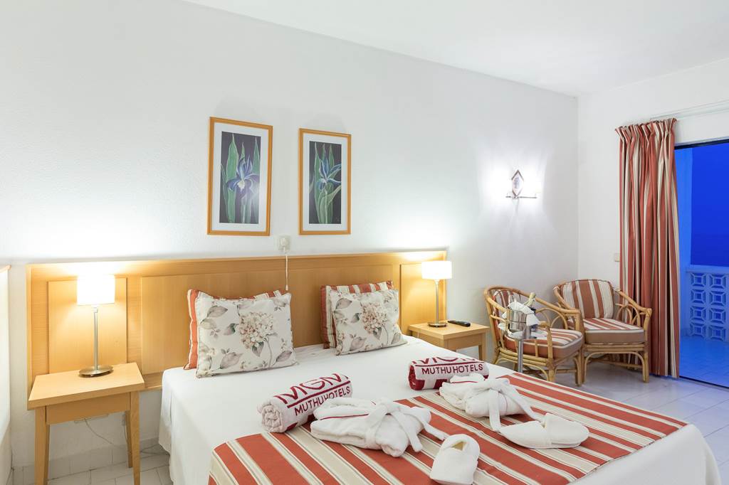FAO_71804_oura_view_beach_club_0518_29.jpg