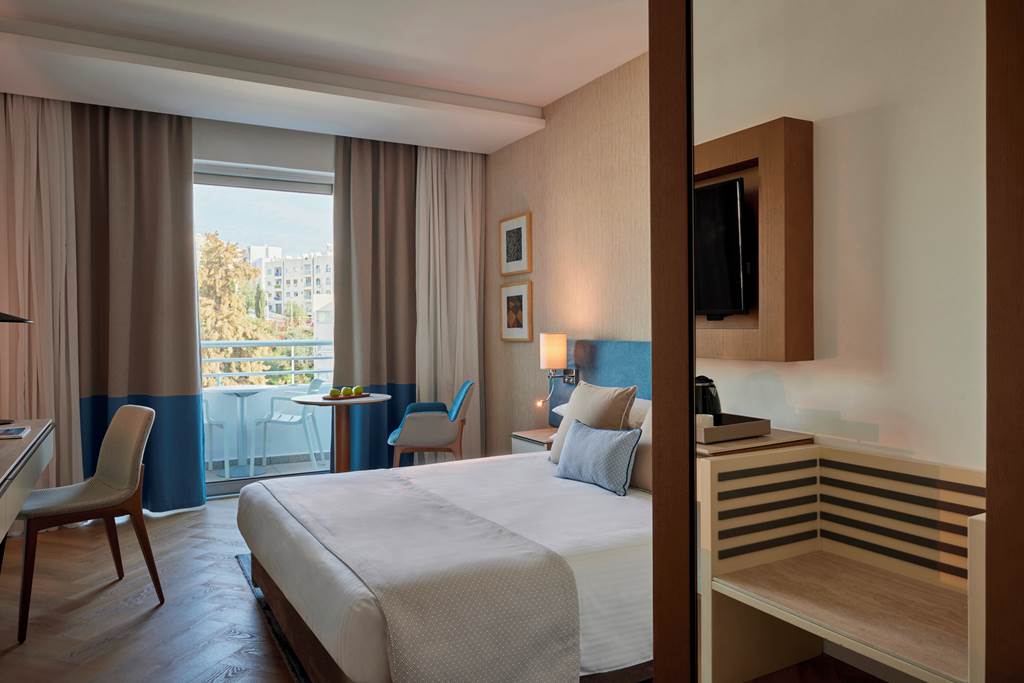 PFO_3329_Mediterranean_Beach_Hotel_0323_11.jpg