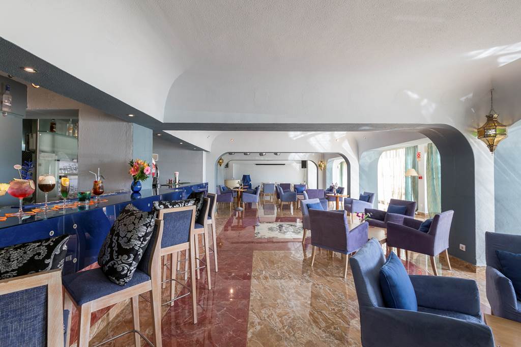 FAO_71804_oura_view_beach_club_0518_22.jpg