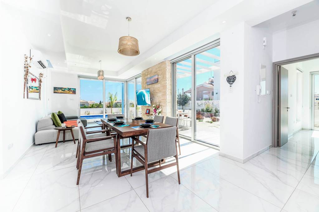 LCA_89166_Mylos_Lifestyle_Seaview_Villa_15_0325_07.jpg