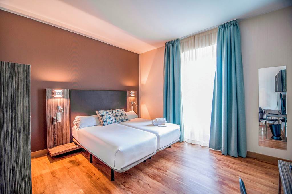 XRY_88401_Petit_Palace_Santa_Cruz_1124_05.jpg