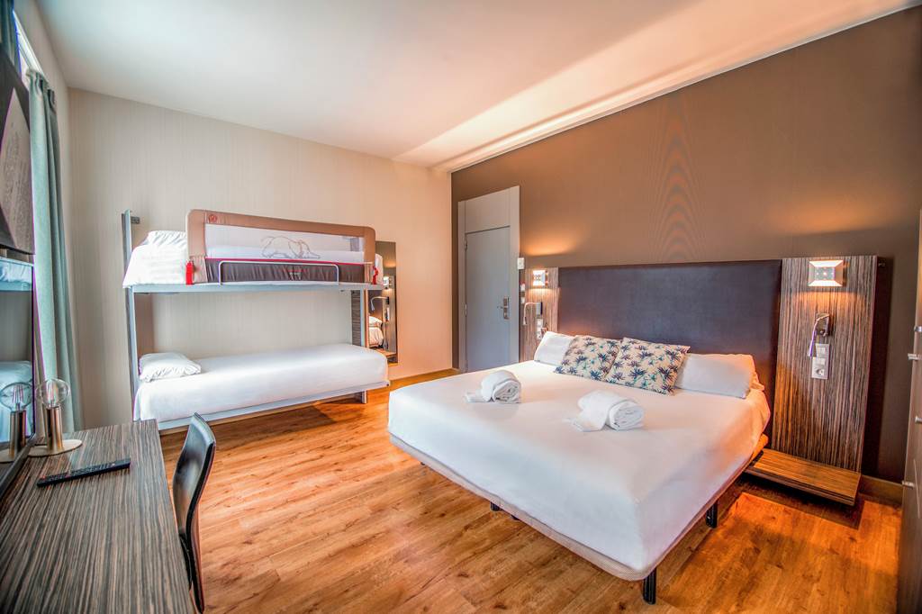 XRY_88401_Petit_Palace_Santa_Cruz_1124_12.jpg