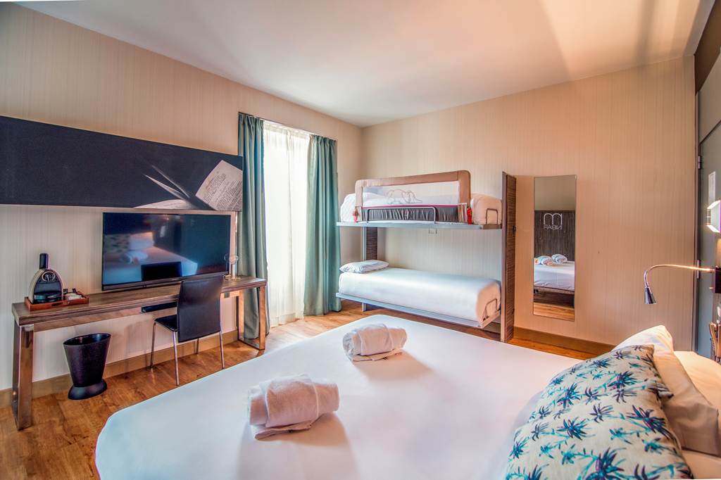XRY_88401_Petit_Palace_Santa_Cruz_1124_07.jpg