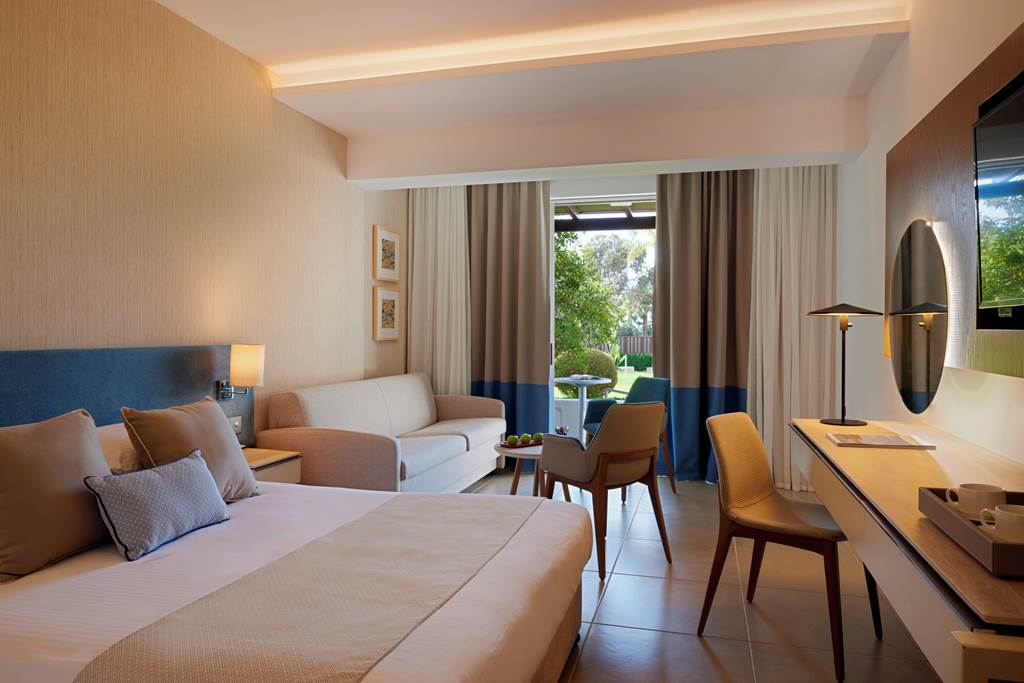 PFO_3329_Mediterranean_Beach_Hotel_0323_01.jpg